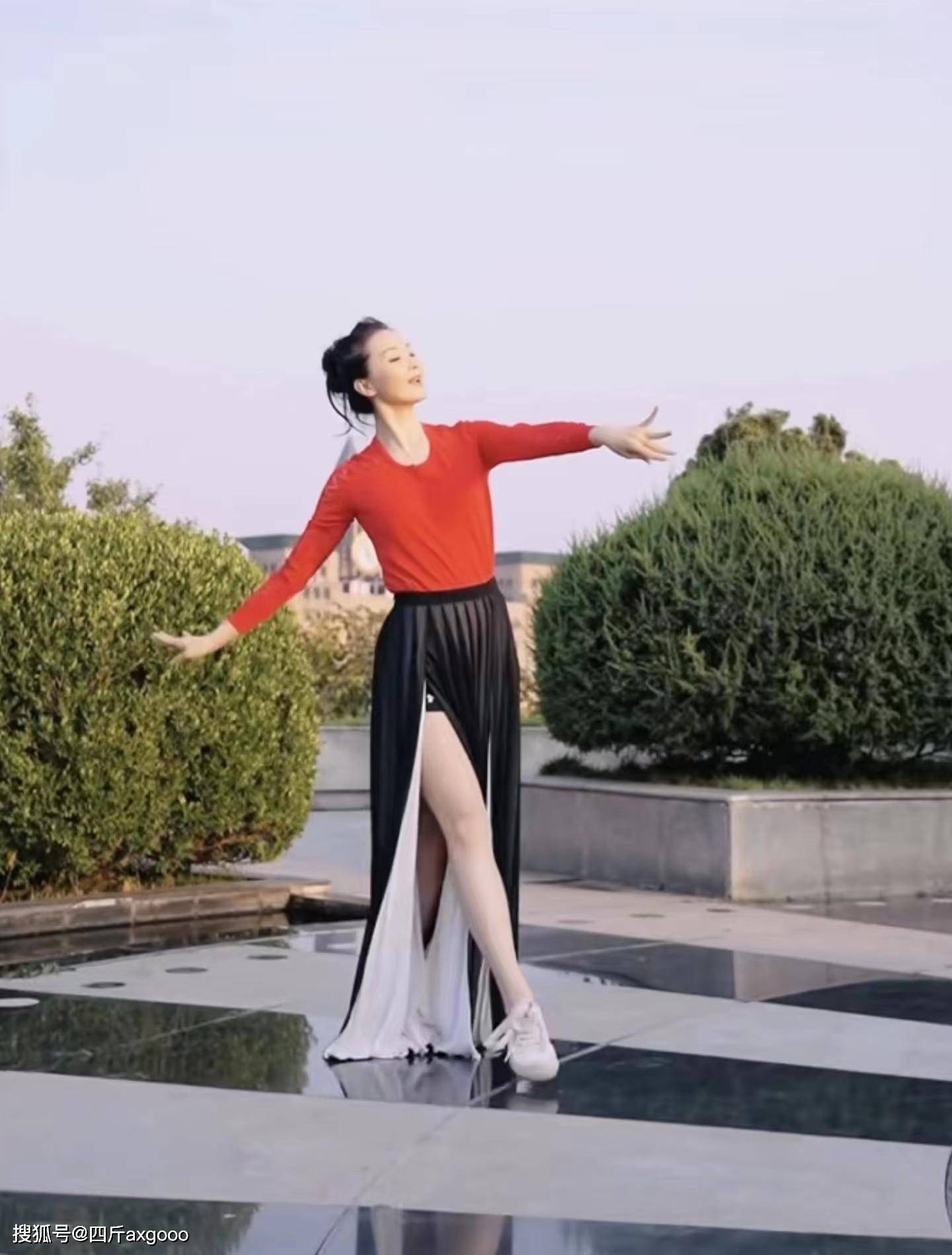 女星王艳北京豪宅流拍，估价15亿被千人围观，曾晒屋顶跳舞视频