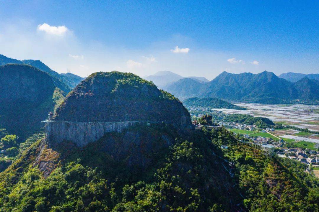 流石山景區位於蒼南縣藻溪鎮,古稱