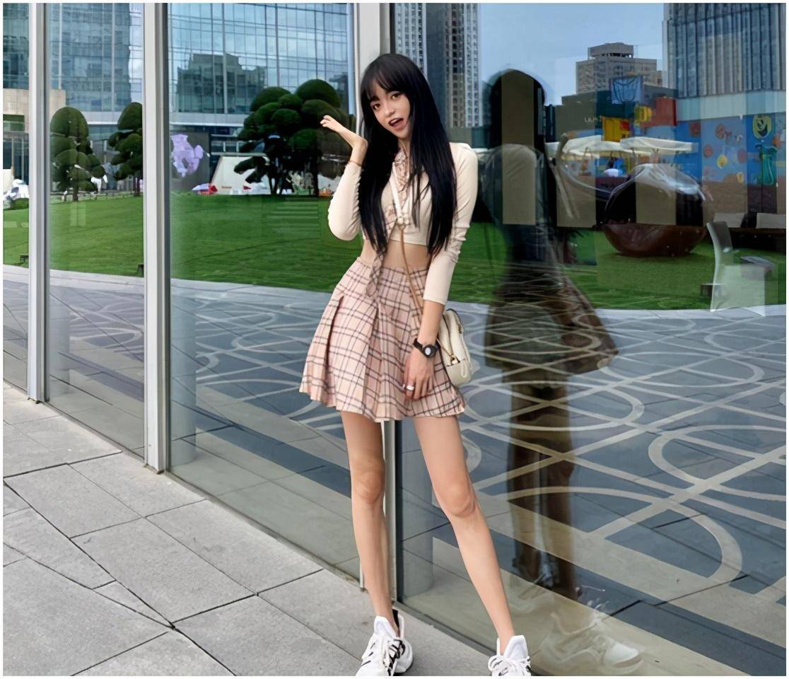 视频里出镜妹妹青春迷人,关了滤镜高颜值美女秒变大妈