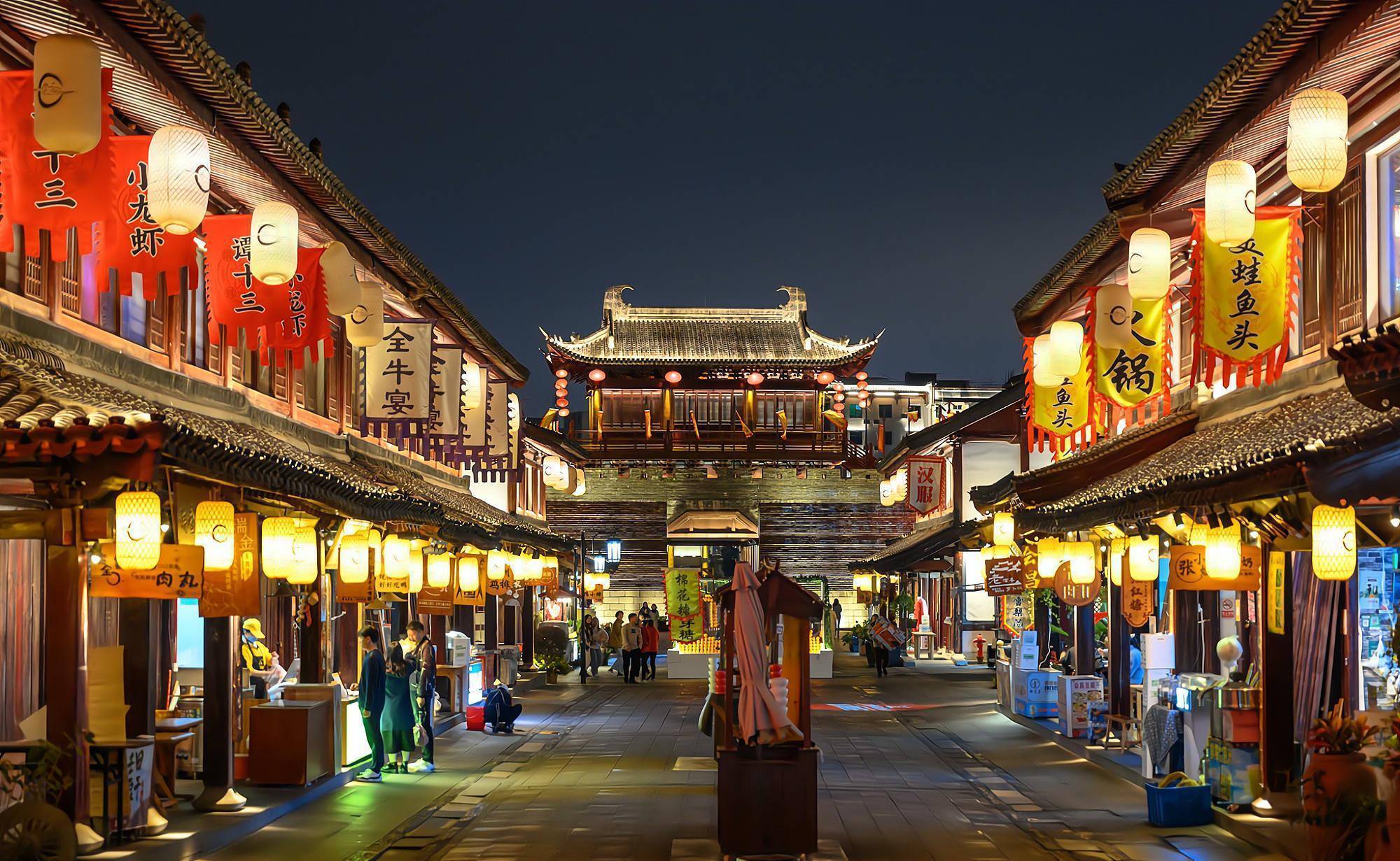 记载了赣州4位历史名人,仿古商业街极具网红气质_城墙_旅游_刘彝