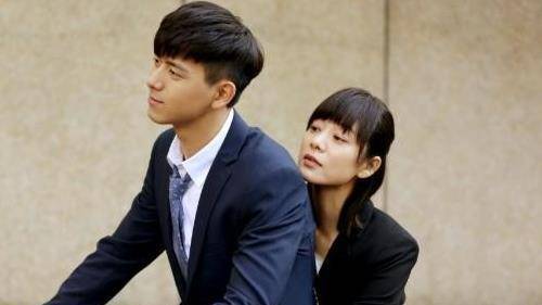 半路出道的王真儿,是为数不多的保留了原装脸的演技派_观众_电影_李现