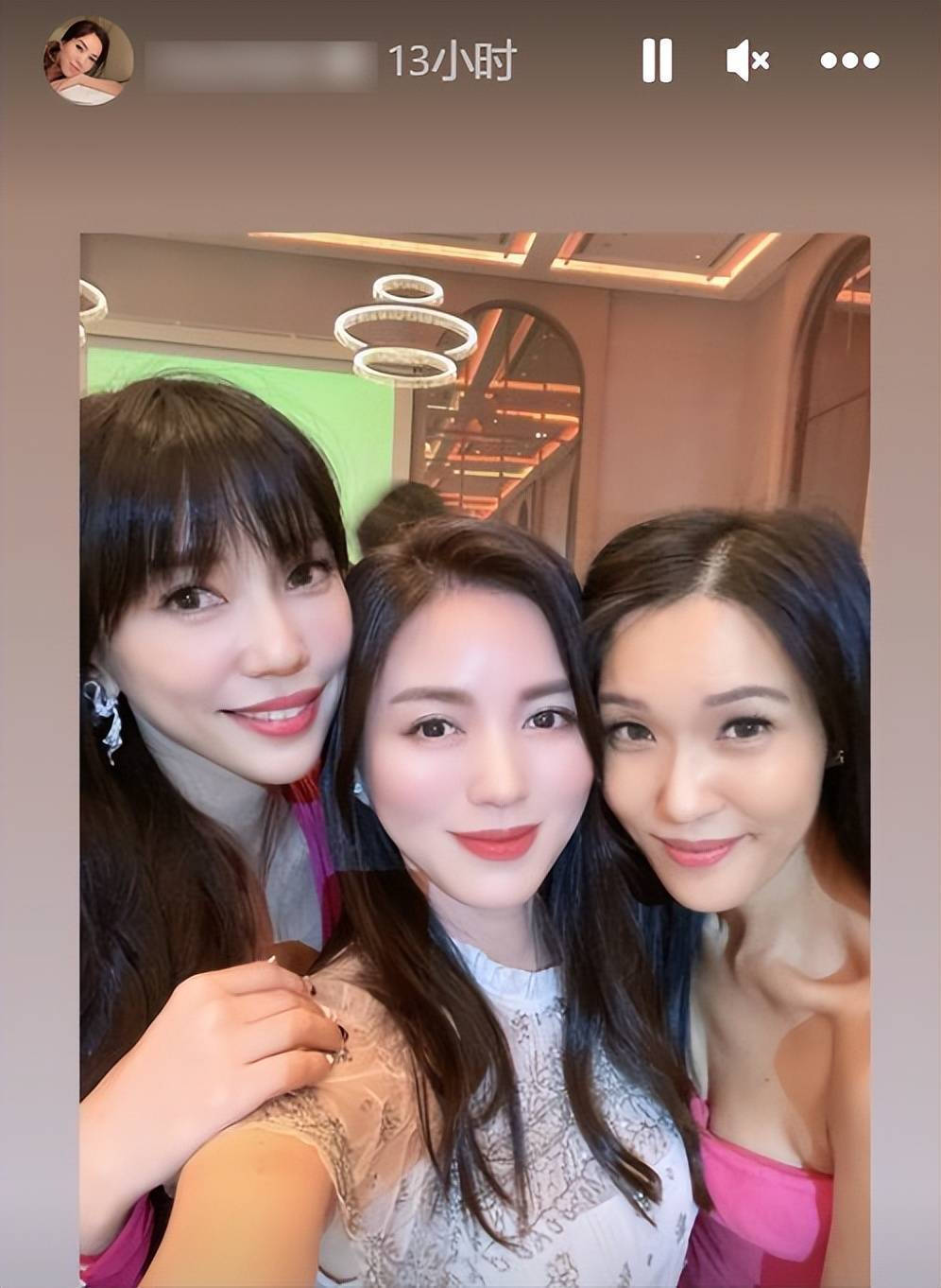 虽然社交网站已经暂停更新,但李靓蕾于近日现身胡瓜干女儿香蜜拉婚礼