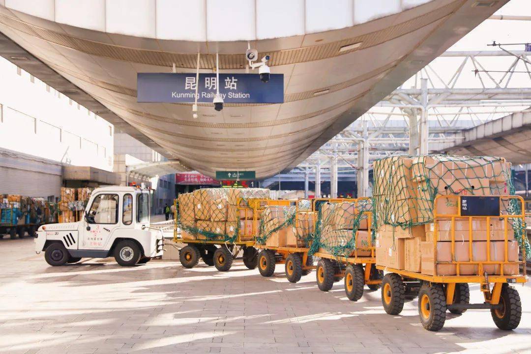 昆铁这十年丨人享其行一路歌_云南_铁路_旅客