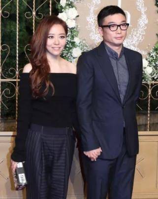 36岁张靓颖和男友泡吧!