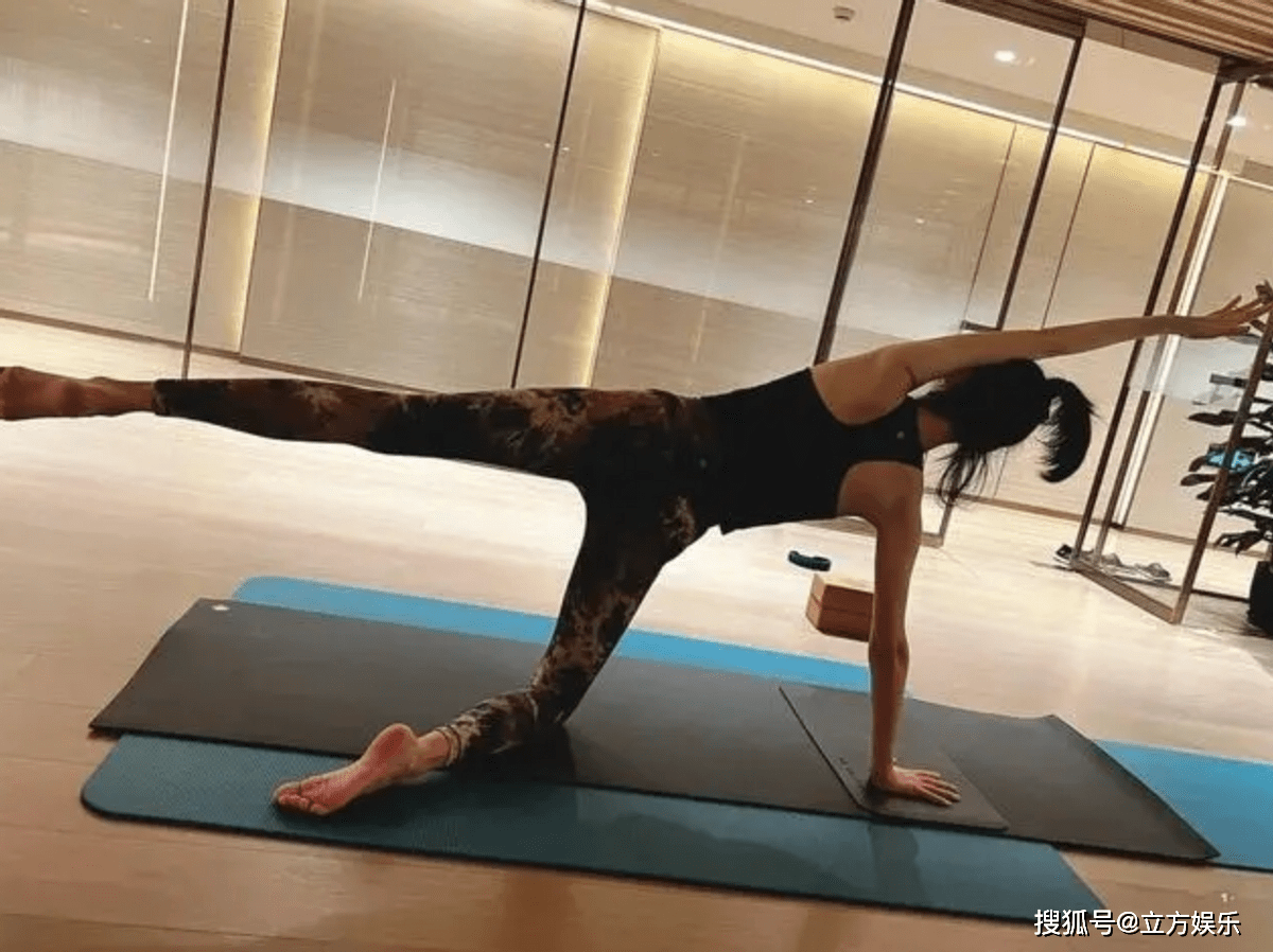 奚梦瑶晒新照暴露豪宅环境,大秀好身材却被老公吐槽丑!