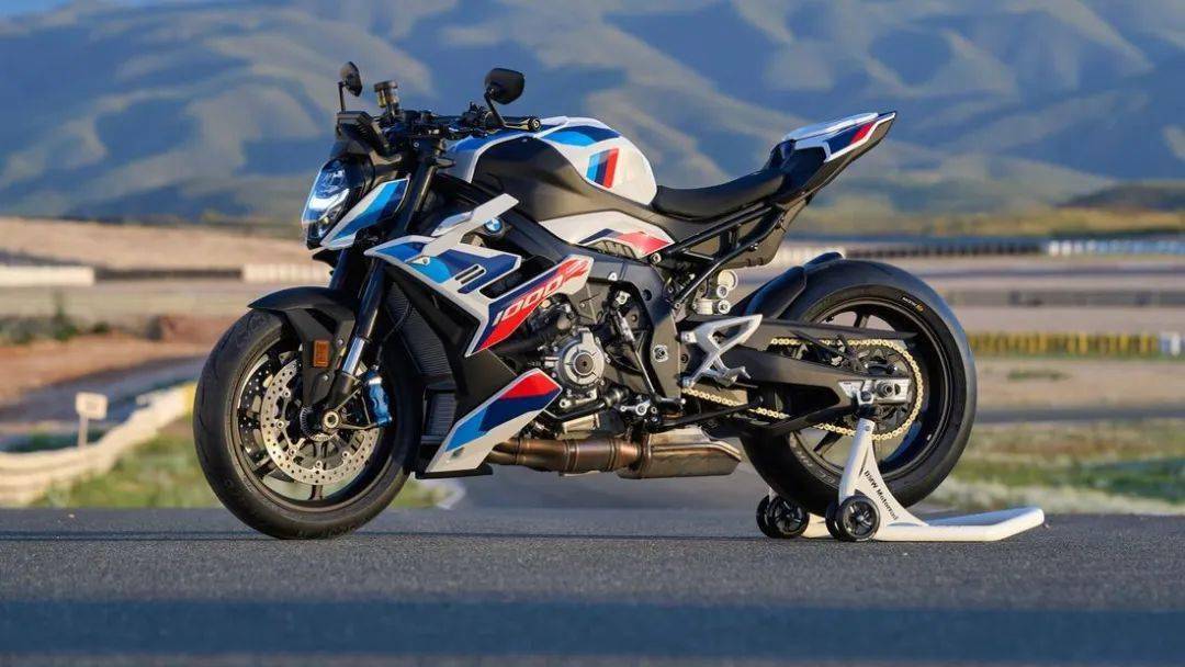 进入带翼时代,突破200马力,宝马超级街车 m1000r 进入国内_搜狐汽车