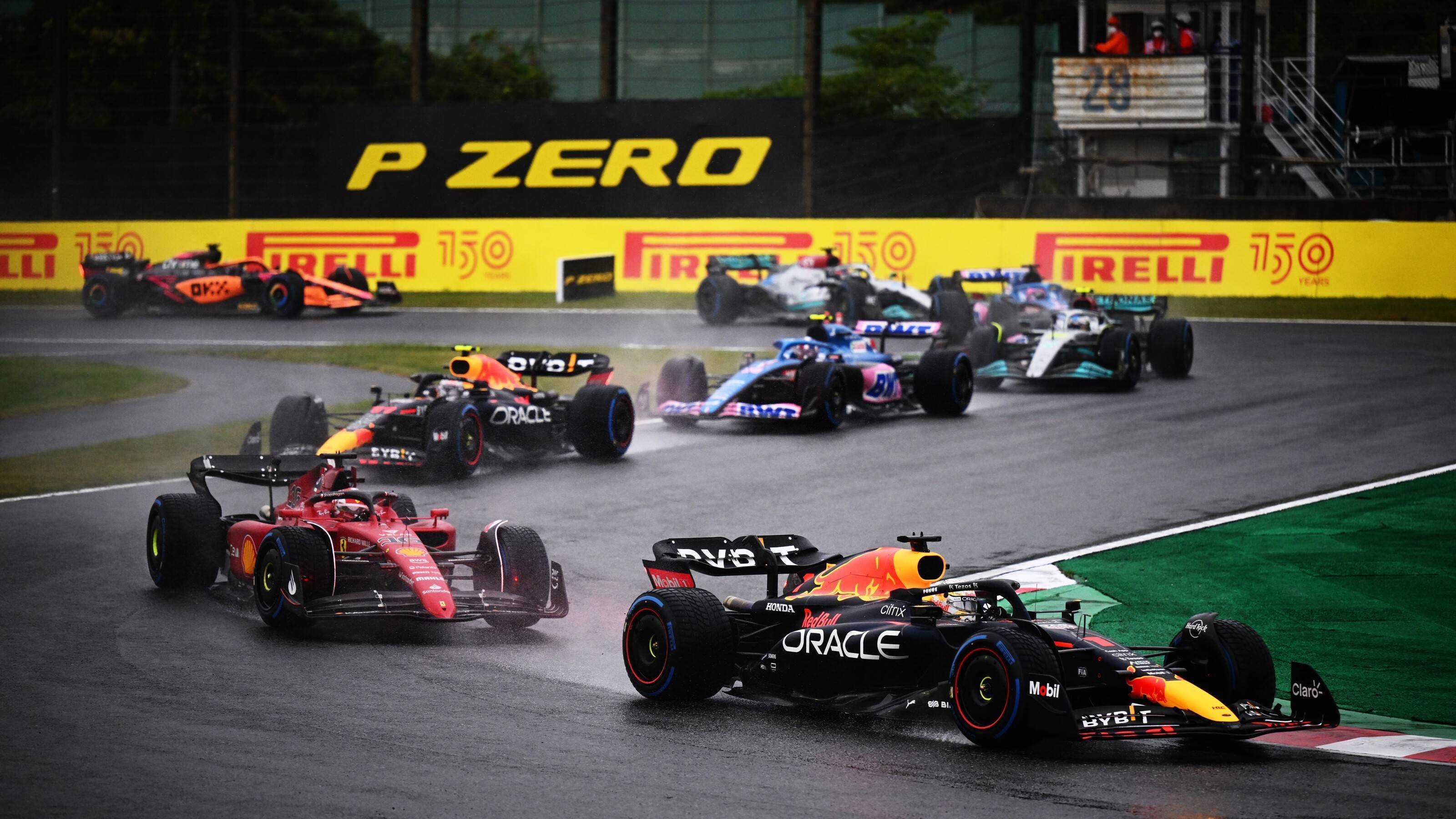 f1日本大奖赛上演雨中激烈角逐 维斯塔潘提前卫冕总冠军_bull_red