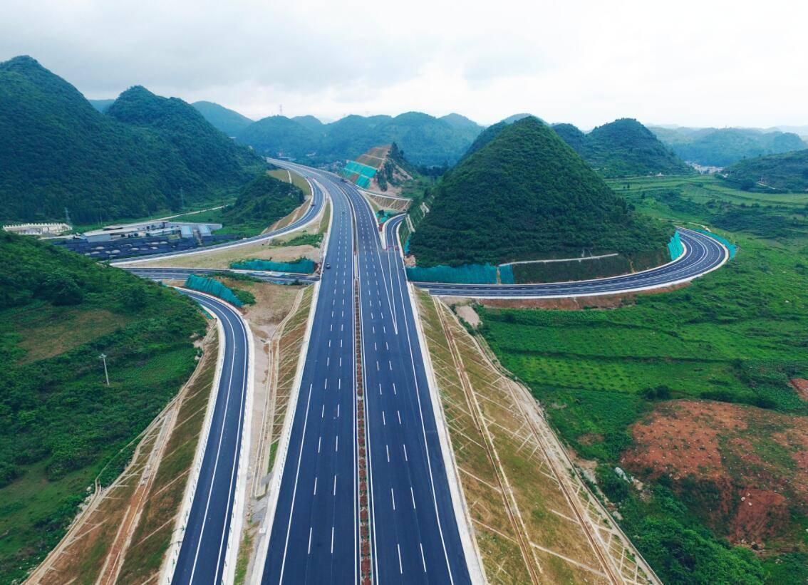 456公里,双向6车道,是益常高速复线_建设_交通_工程