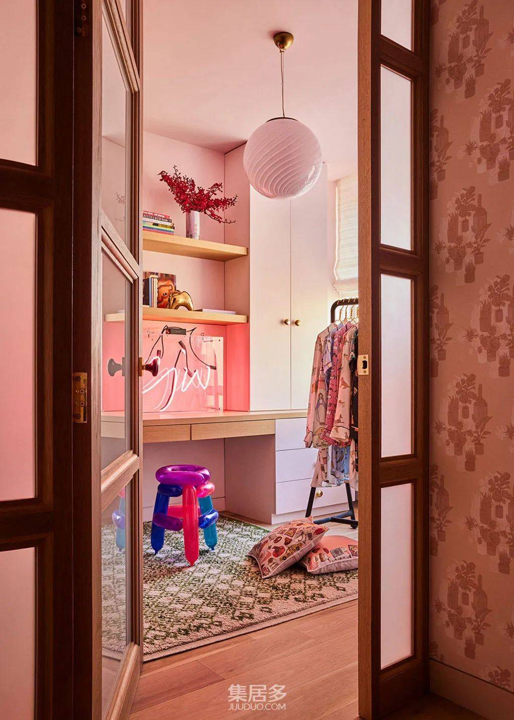 设计师克里斯蒂娜·王 (christina wang) 舒适迷人的时尚公寓_别墅