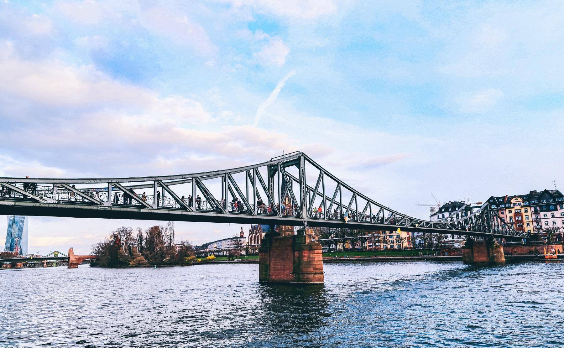 法兰克福铁桥图片