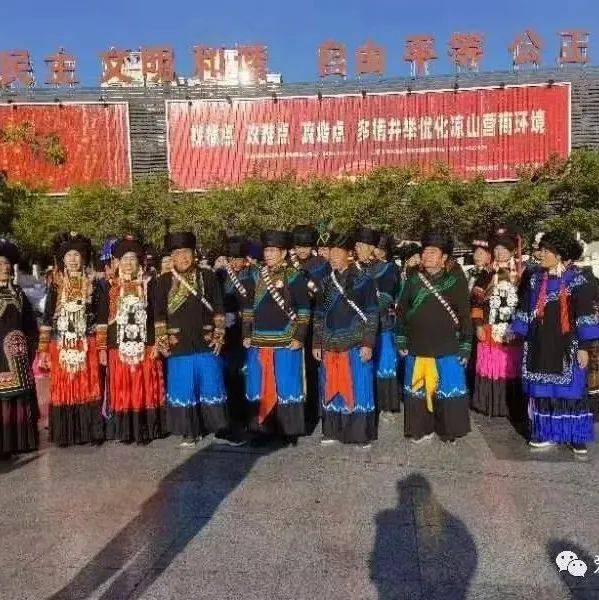 【爱的文化】爱的传递<494>【多彩中华融媒体平台】团队:彝风歌舞团视频:马小艳团长(彝族)编辑:约麦尔(维吾尔族)审核:龍睿公子(锡伯族 ...