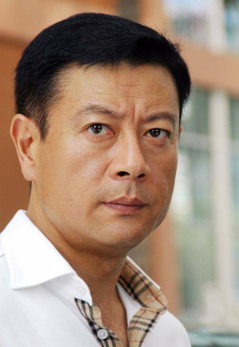 巫刚:从木匠到演艺明星,与前妻分手后至今单身,60岁无儿无女_生活