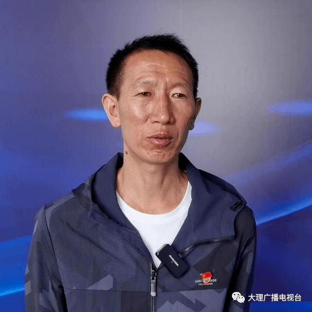 李江琪是洱源县凤羽镇上寺村党总支书记,过去上寺村主要种植玉米,大麦