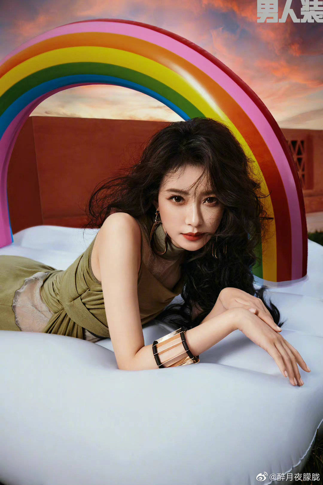 最近,著名女星孙怡登上了《男人装》的封面,魅力十足.