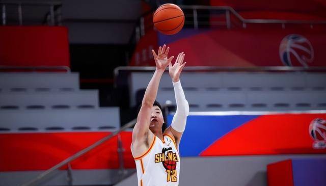 1秒的时候,在国家队有着出色表现的深圳男篮球员顾全,又站了出来,他