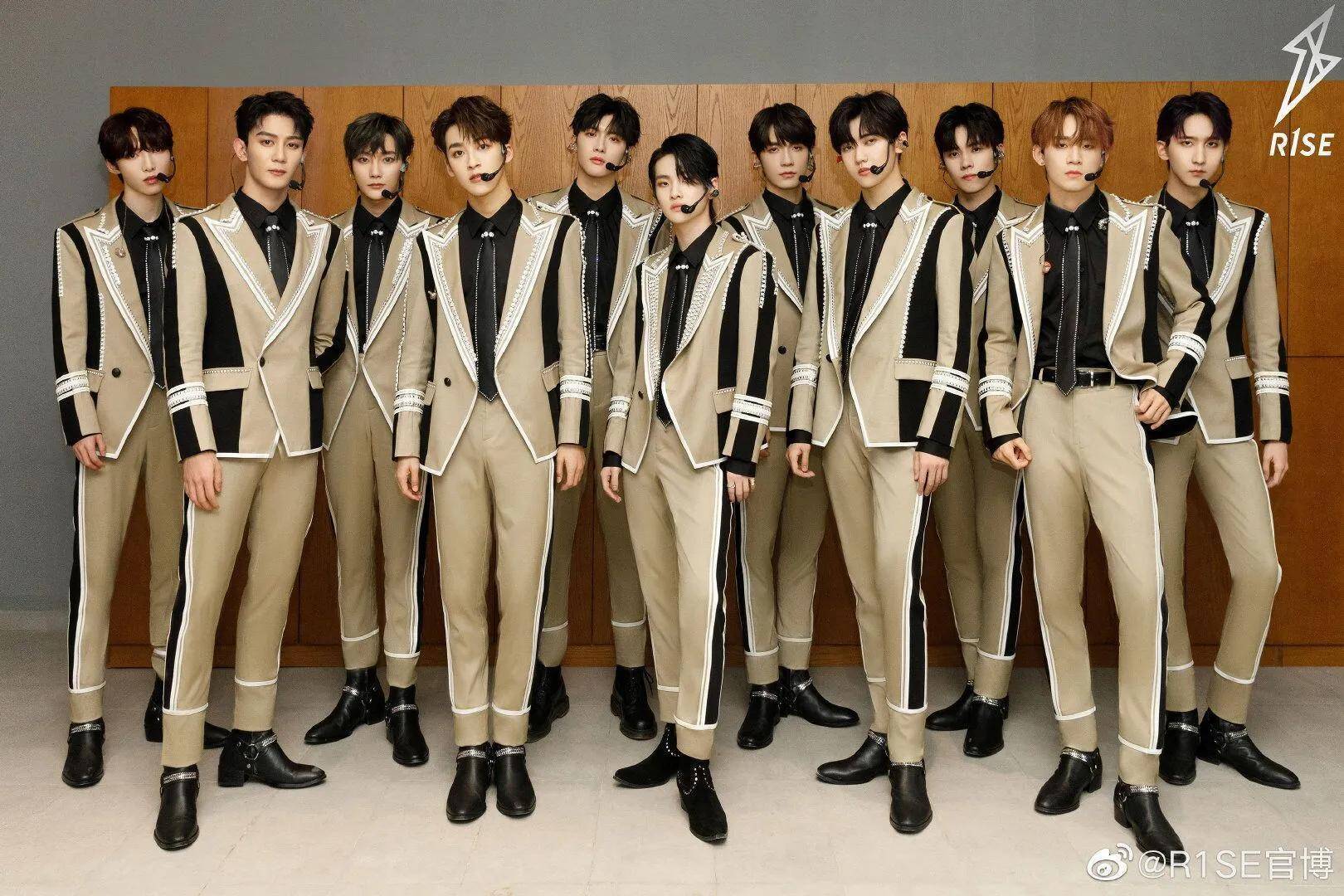 此为r1se的合照让我们在最后,一起为r1se的各个成员,说一声祝福吧.