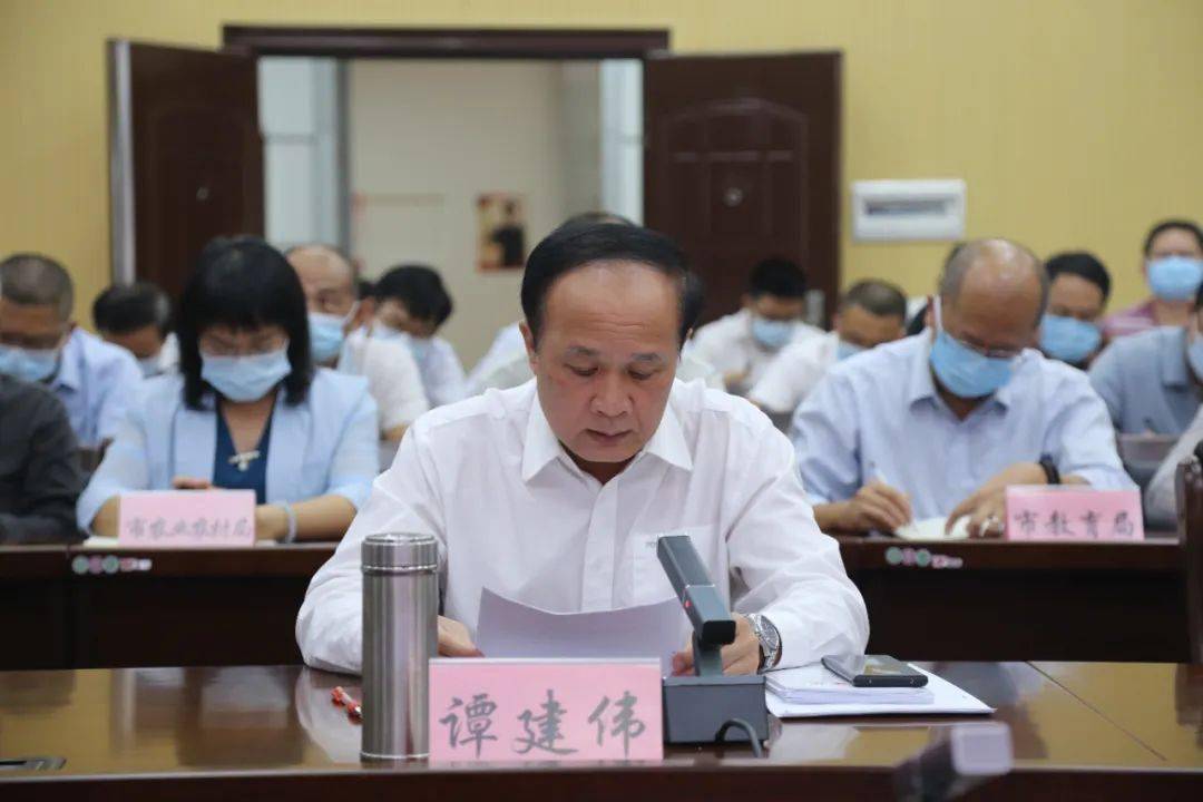 市委常委,市人民政府副市长孙睿君于田东会场主持会议并讲话,市,县安