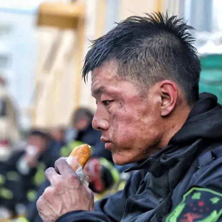 他的故事，比照片还要震撼_刘亮_灭火_训练