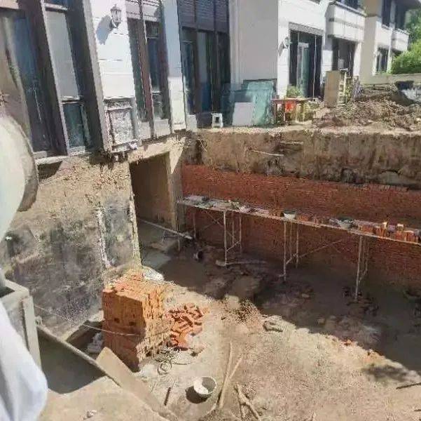 大兴一别墅私挖地下室?回填没商量!_建设_违法_执法队
