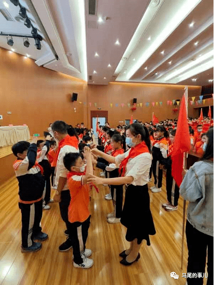 实验学校福州市马尾区三牧中学马尾区少先队总辅导员王婷惠告诉记者:"