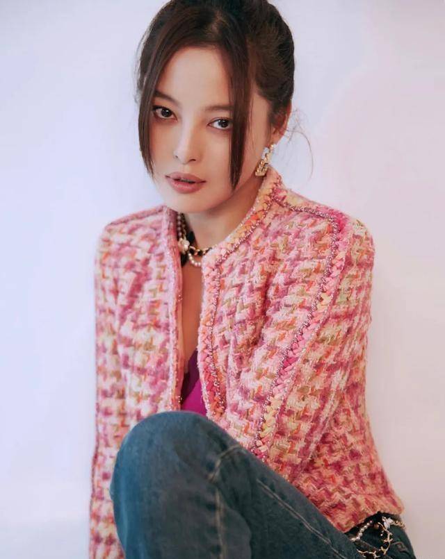 帅酷辛芷蕾穿小香风竟然很洋气?