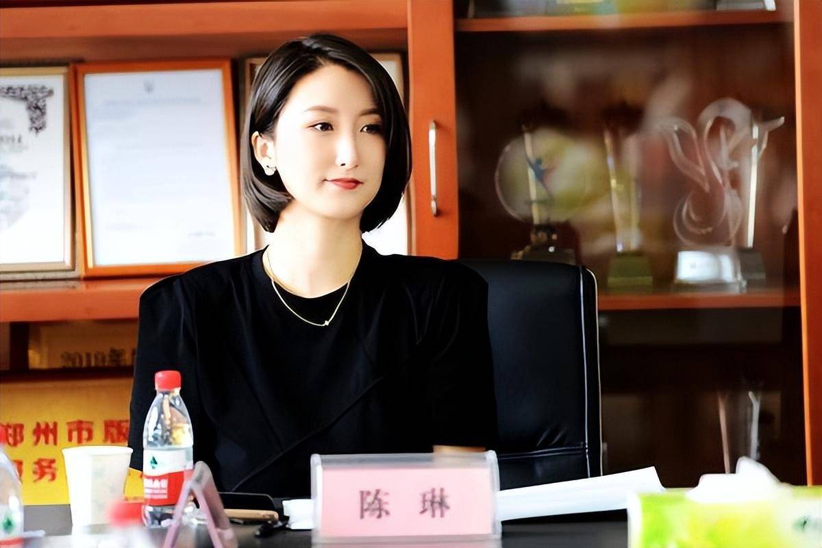 在郑州最热的那段时间,演员们还要穿羽绒服拍戏,陈琳感慨当演员也不