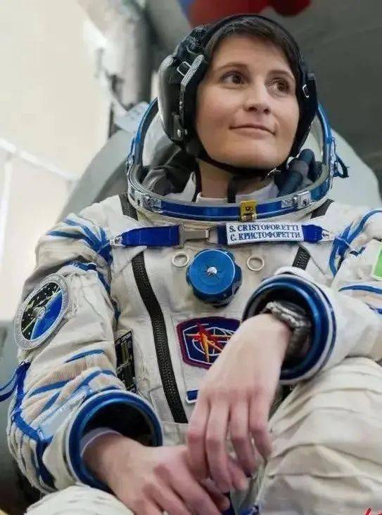 92童年的航天梦,让她学会6门语言萨曼萨她出生在意大利阿尔卑斯山