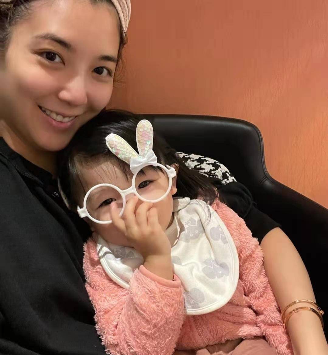 tvb视帝太太单文柔二胎计划:迟点再想生多一个_女儿_儿童节目_陈展鹏