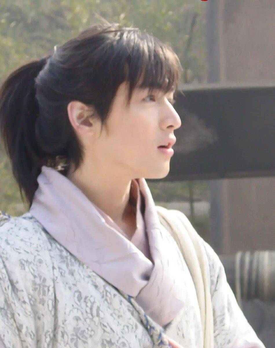 胡歌仙剑花絮照曝光,当年青涩的模样,谁不是个小鲜肉呢_经典_网友