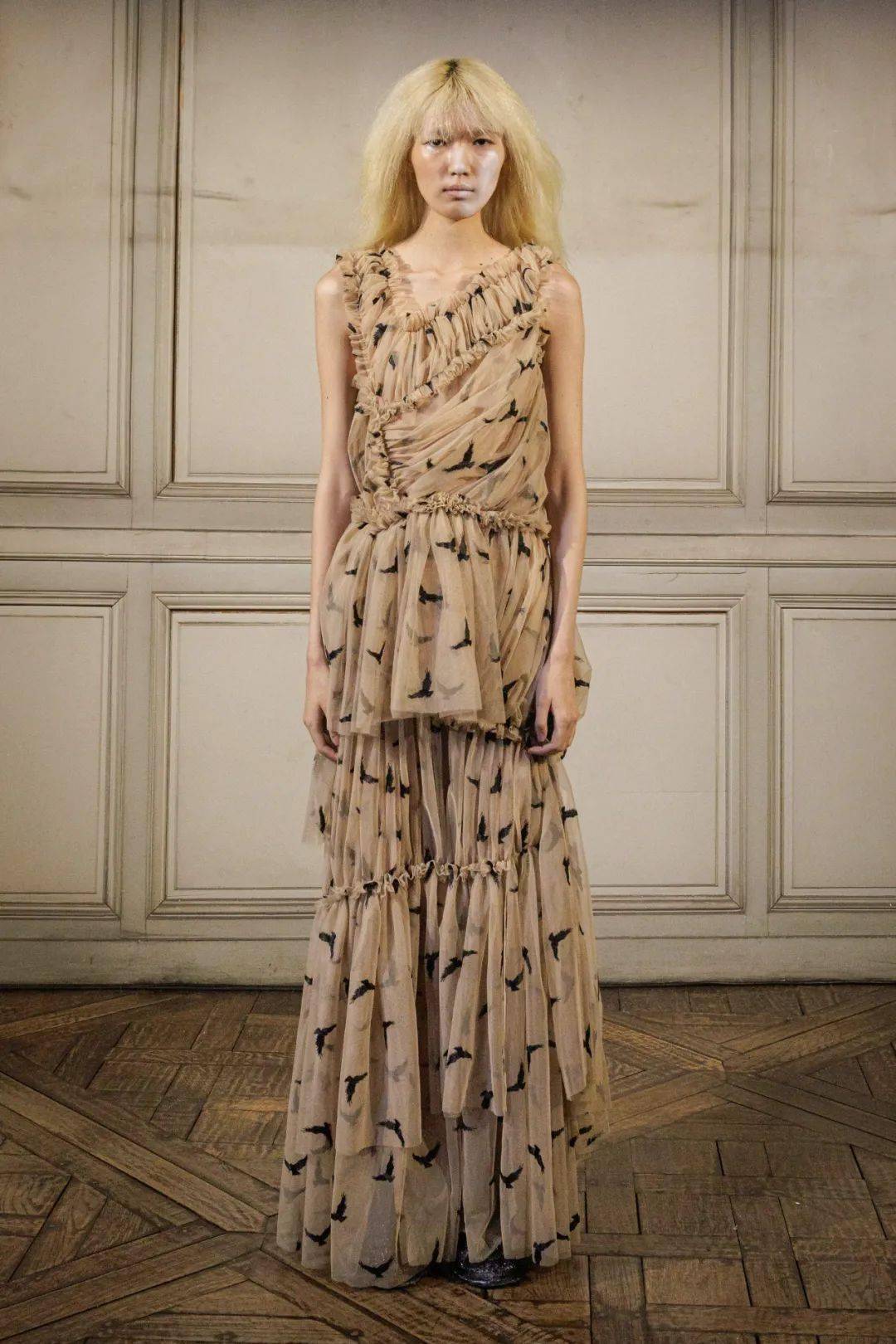 秀场| caroline hu 2023 春季成衣系列_合作_进行_生活