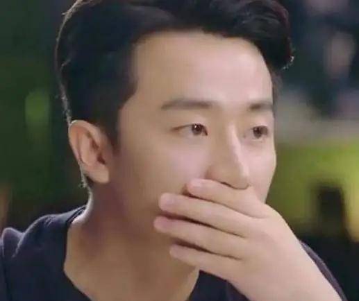 周迅晒素颜美照,胖手实力抢镜,这么多明星拥有同款胖手_王菲_身材