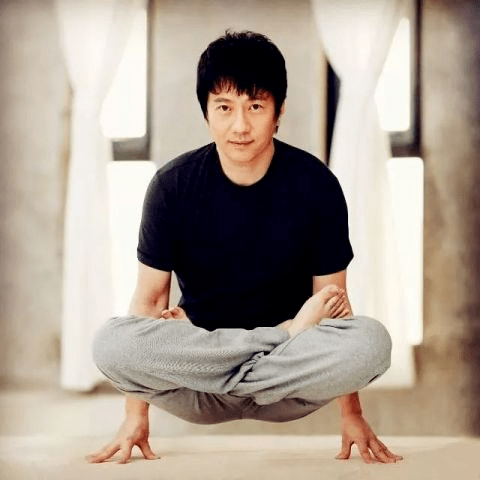 摇滚歌手郑钧:素食 瑜伽 一个人真正放松的状态就是幸福_生活_生命