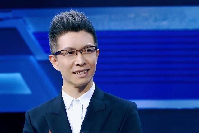 央视主持人朱广权:走红网络成新闻界的段子手,硬核实力令人钦佩