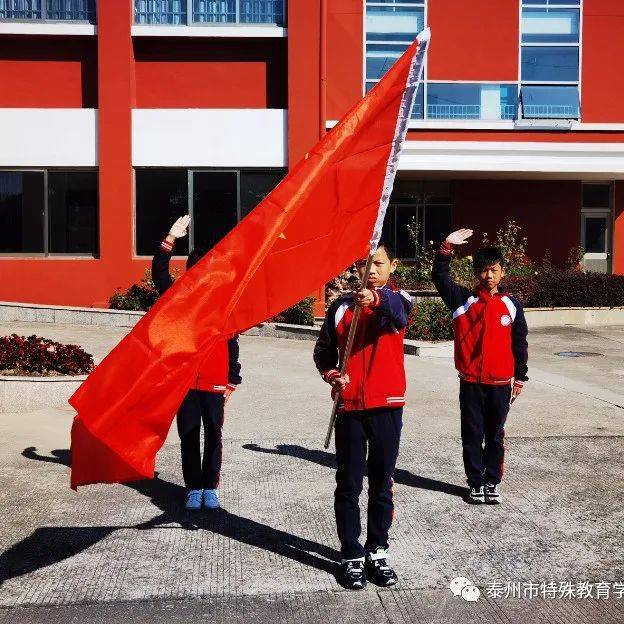 市区传真 | 我们是光荣的少先队员_领巾_队旗_泰州