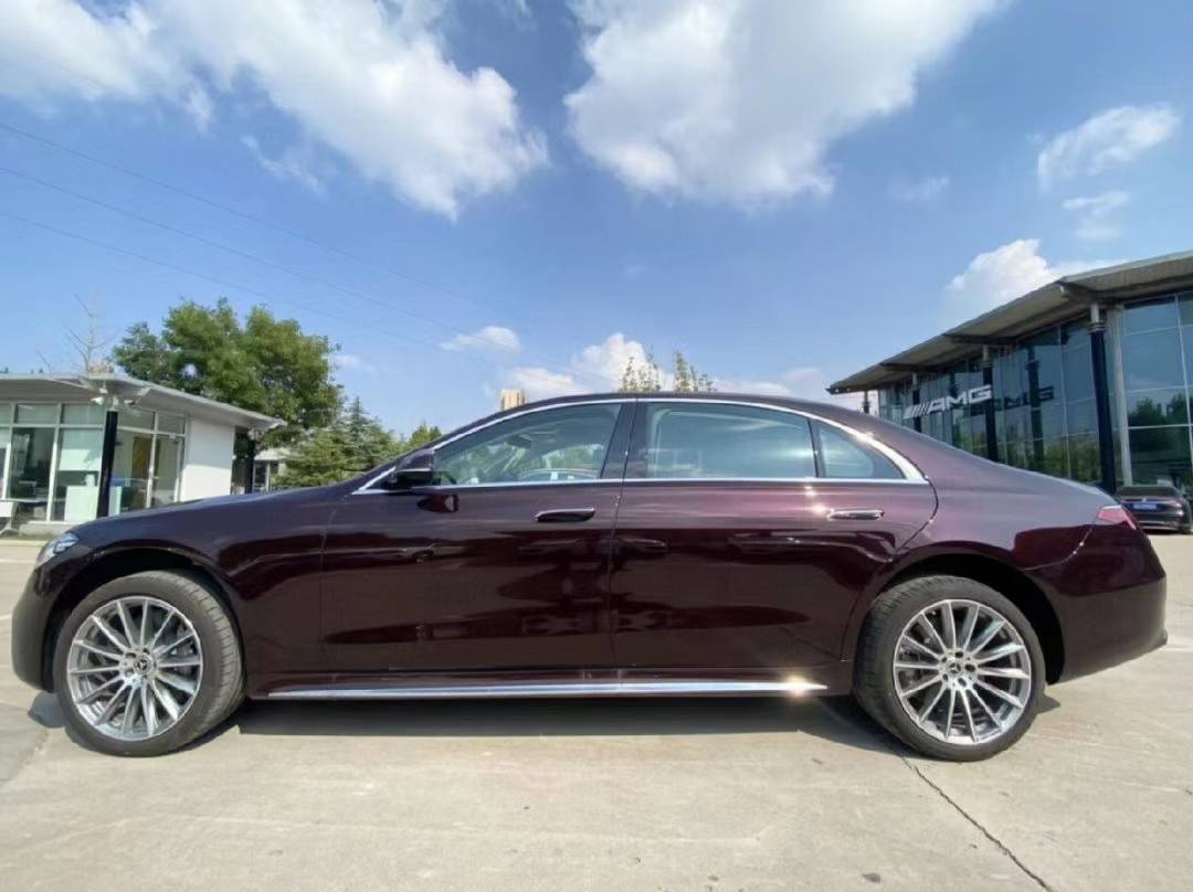 奔驰s450l贴膜埃伯改色膜原厂色碧玺红,光线下风采熠熠迷人光芒_原厂