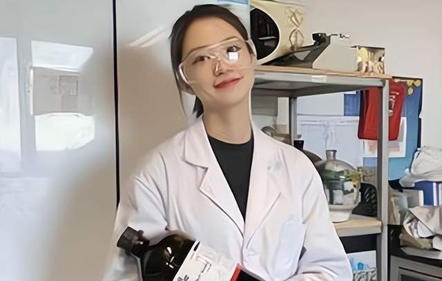 清华美女博士拿下"铁饭碗",曾因长相清纯走红网络,才貌双全_蔡茂_外貌