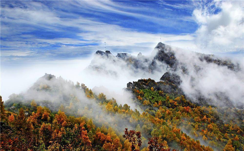 保定这座山是国家五A景区，秋季风景如画，仿佛来到了童话世界