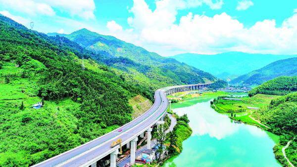 桂林构建区域交通枢纽，让山水之旅更便捷