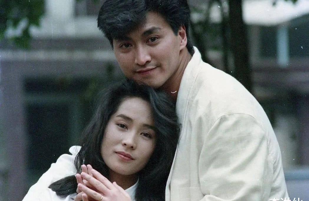 61岁何家劲曾遭封后下海经商,如今身价不菲却依旧单身_包青天_生活_金