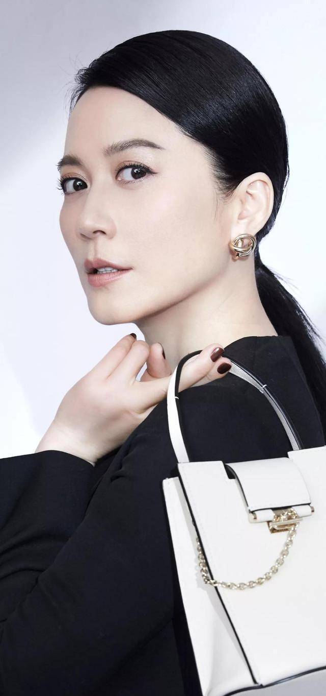 4位大龄未嫁的女明星,娶到就是赚到,一个比一个美_秦岚_许晴_俞飞鸿