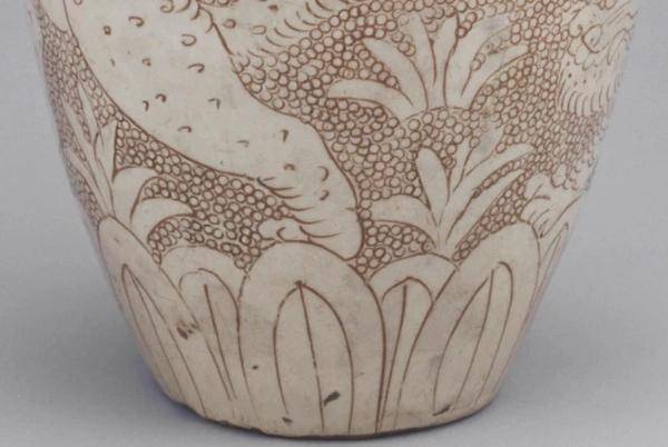 刘志钧说瓷|登封窑白釉珍珠地划花双虎纹瓶_装饰_陶瓷_时期