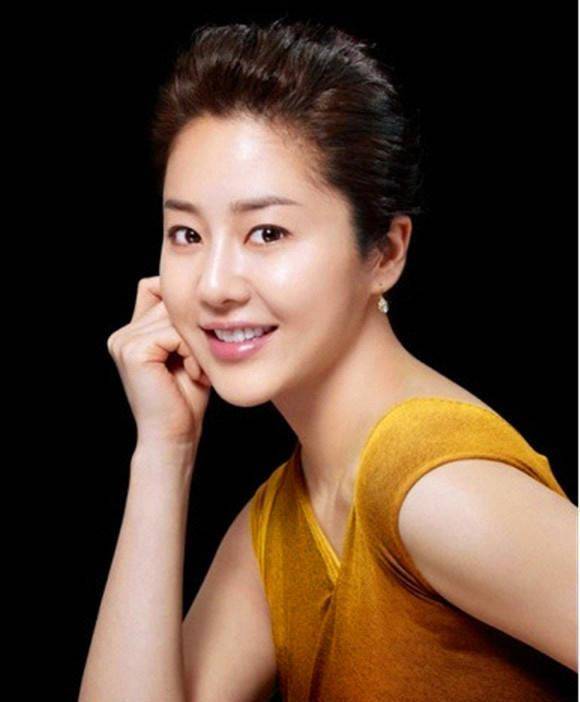 长得漂亮,嫁入豪门8年后离婚,复出创业成亿万富豪,如今成这样_高贤贞