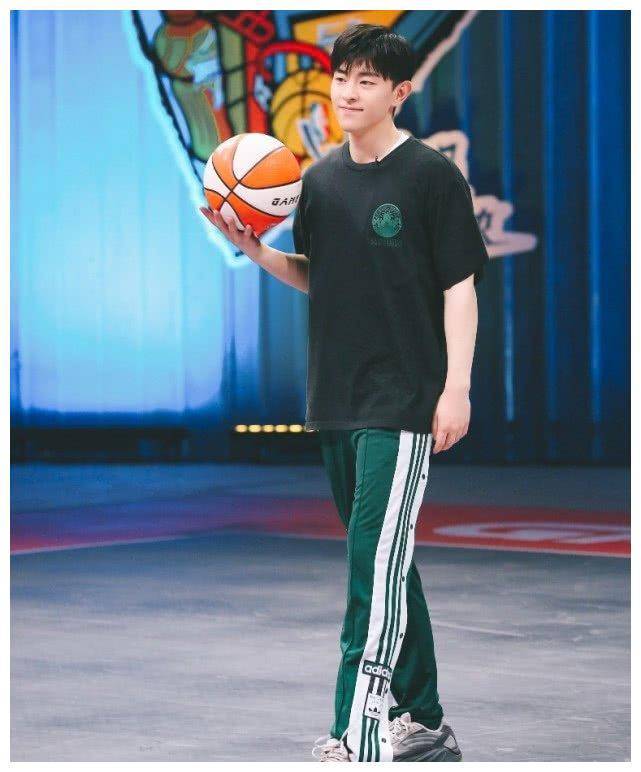 穿着_鞋子_休闲