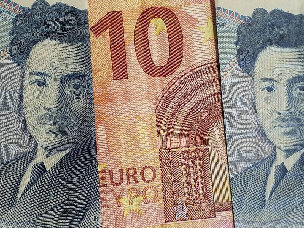 欧日“亡命天涯”，新兴货币一分为二，7.3是人民币最后的让步？