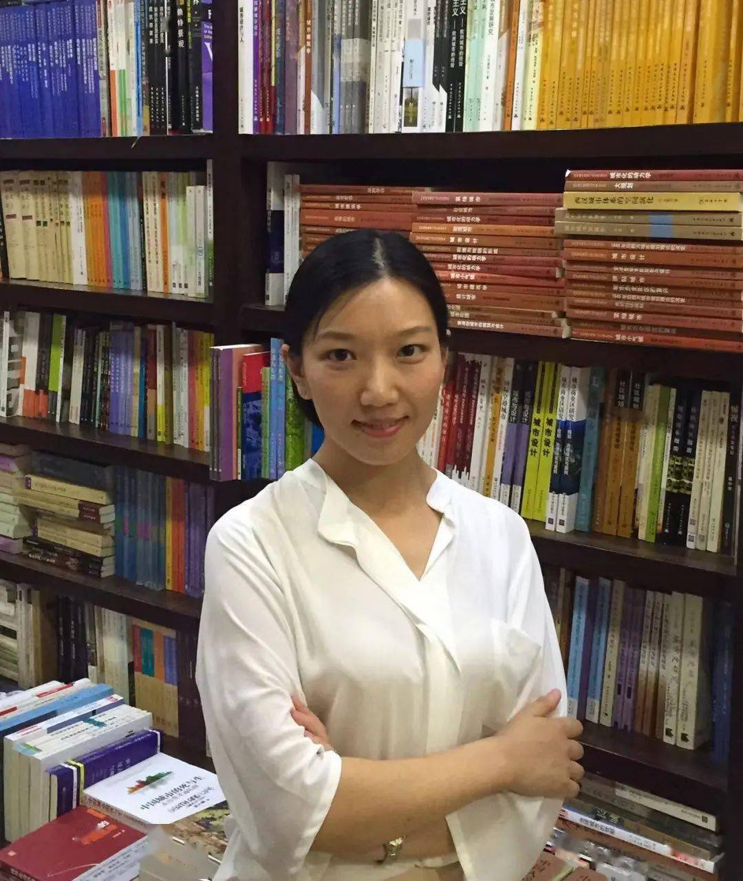 于网络本期白领之夜,震旦博物馆邀请到华东师范大学美术学院邱敏老师