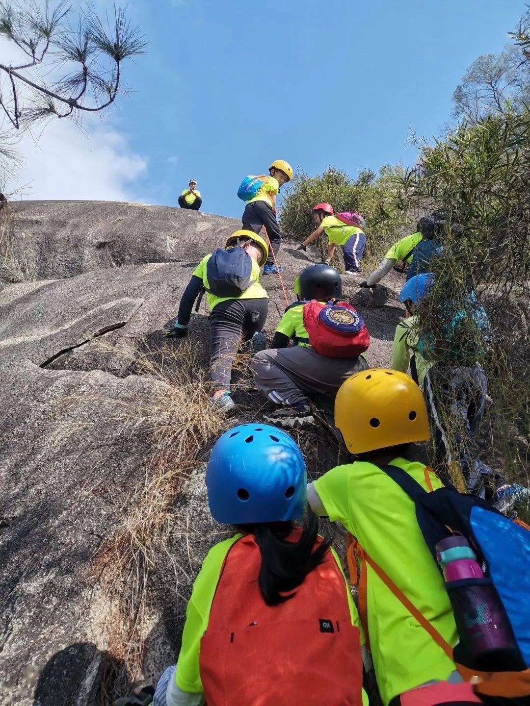 曾山公交站集合时间:10月22日周六上午8:30活动一:登山·天泉谷- 夏天