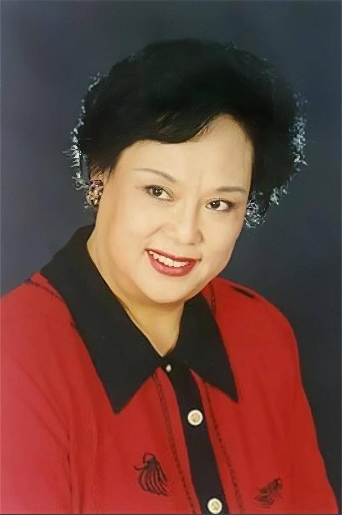 歌唱家邓玉华:儿子早产操碎心,相守50年丈夫去世后,走不出悲伤?