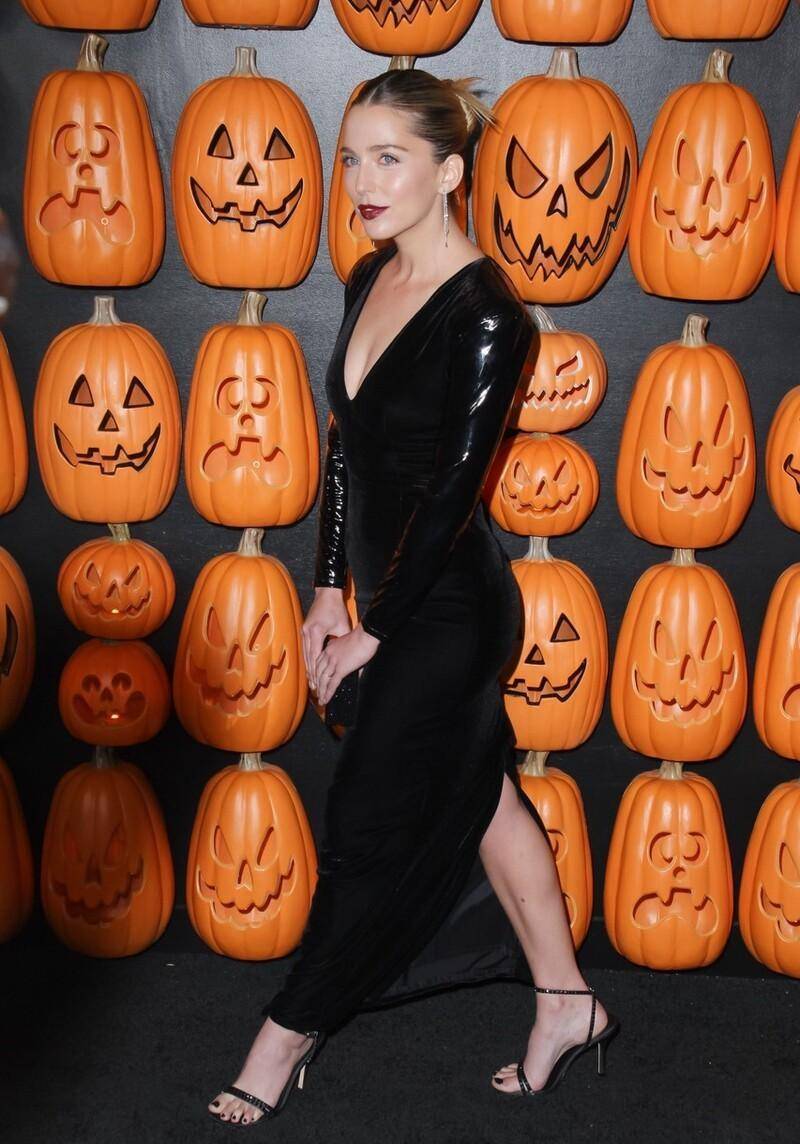 杰西卡-罗德现身电影活动,一袭黑色连身裙高挑有型,魅力十足_rothe