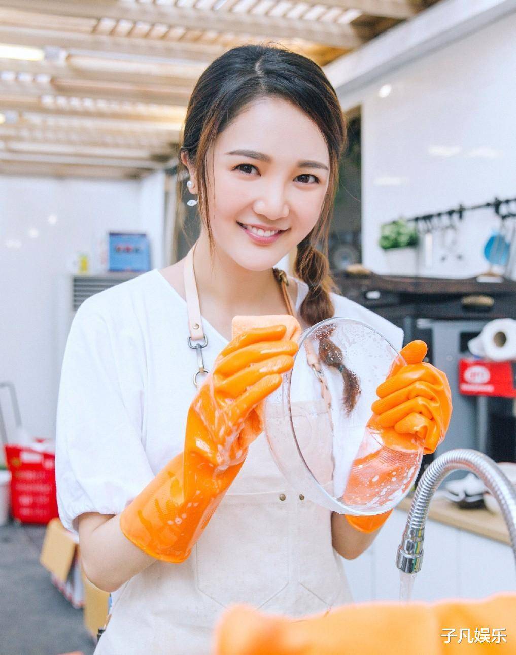 孟佳放羊娃造型引热议,靳梦佳回应不想背锅_发展_网友_沈梦辰