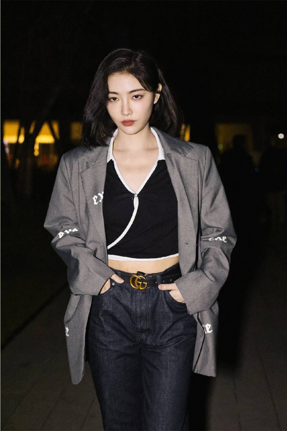 许佳琪酷帅美的造型,一衣多穿混搭风格,既接地气又简约大方_感觉_西服